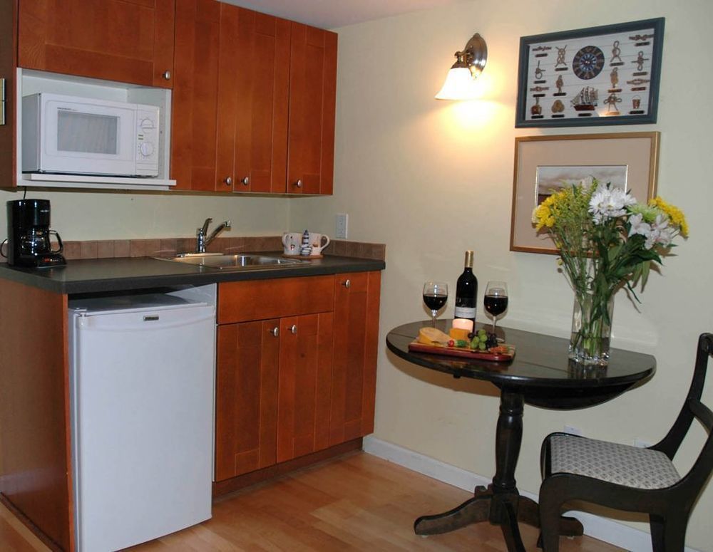 At The Shore Bed And Breakfast ซีเชลท์ ภายนอก รูปภาพ